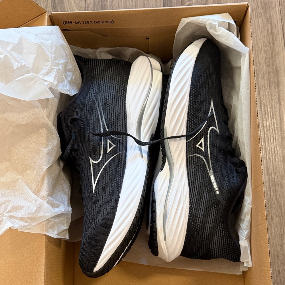 Mizuno Men's Wave Rider 28 Running Shoes Size: 11, NEW